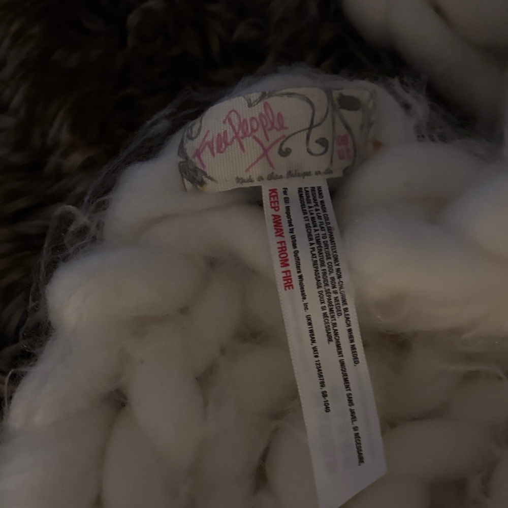 Free People Chunky Knit Scarf in Cream - Picture 2 of 5